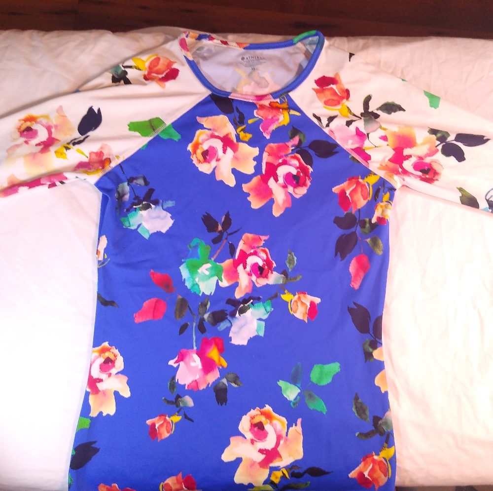 NWT!! Athleta Blossom Rash Guard Top XS